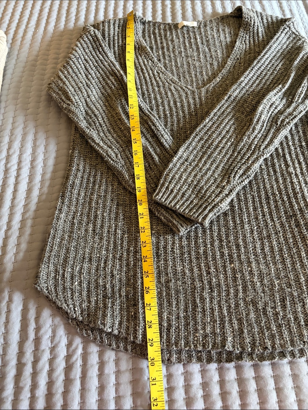 Abound Heather Gray V-Neck Ribbed Sweater - Picture 3 of 4